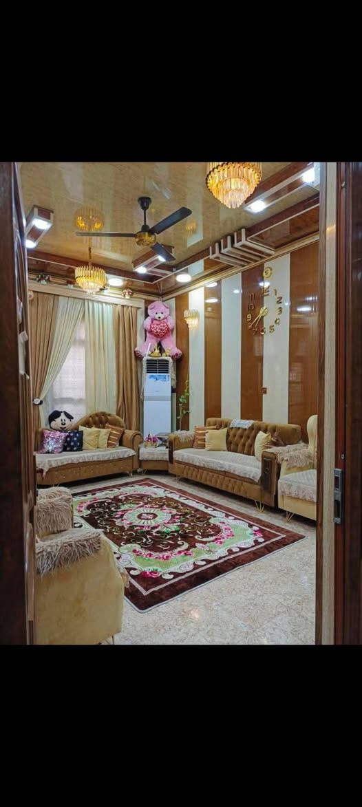 سلام عليكم 
دار للبيع 100 متر زراعي سند 25
يتكون من ثلاث غرف نوم + صالتين + استقبال 
العنوان حي 7 نيسان/ خلف الكليه الاساسيه شارع المعلب
الاتصال بالرقم
***********
