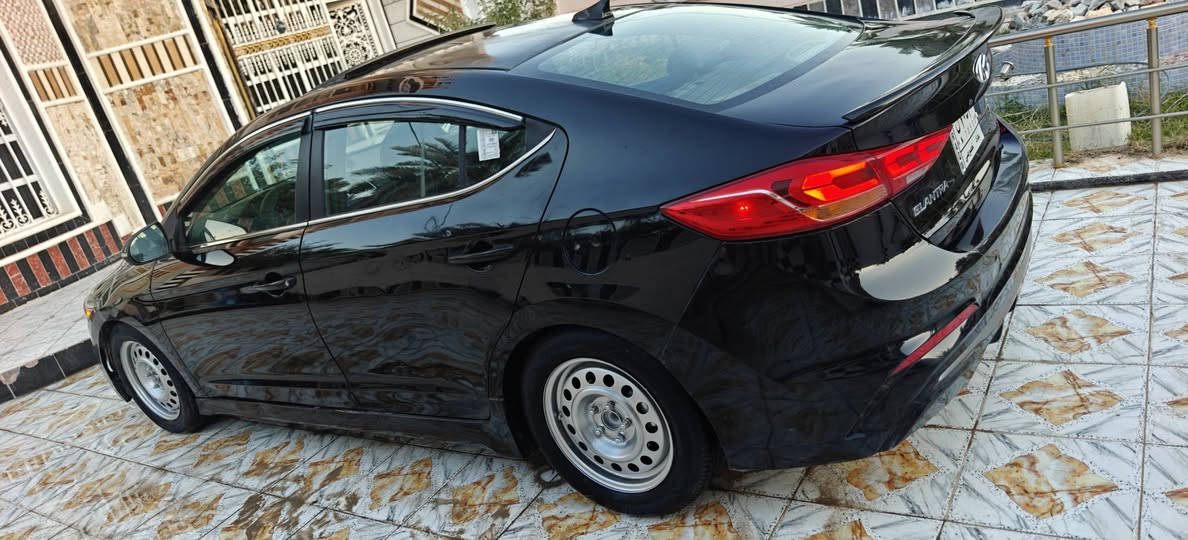 النترا 2018 وارد أمريكي
فول 1/1 محرك 1600 تيربو  
مواصفات 
فتحه.. بصمه.. كشنات جلد..
لد امامي خلفي.. رادار.. نقطه عمياء.. توقف ذاتي.. اشاير بالمري..
تدفئه بالكشنات.. حساسات امامي خلفي.. 
وبعد بيها  هواي مواصفات 
حادثها تخريب صور الحادث
مرفقه بالمنشور بدون فتح وتبديل   ارباكات سليمه
محرك گير تبريد تخم تاير حداديه كله بشرط السياره جاهزه وماناقصها شي السعر 105ملاحضه السياره بيه غرامه900الف عل مشتري ابيع صافي
 مكان السياره كربلاء طويريج هاتف ***********
