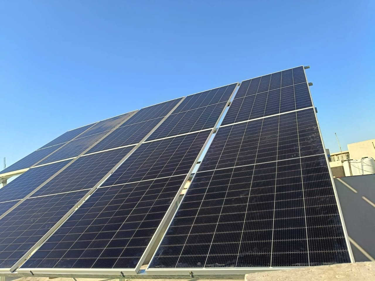 موصل حي الوحدة - منظومة جديدة  -منزل السيد سعد التميمي 
المنطقة : موصل حي الوحدة 
نوع المظومة : منظومة Gospower 
تشغيل الصباحي 20 امبير التشغيل المسائي 15 امبير 
 
- انفيرتر  6.2 كيلواط Gospower
- بطارية 14.4 كيلواط Horizonضمان 7 سنوات 
-  الواح شمسية 600 واط  ضمان 12 سنة 
  
# مميزات المنظومة الشمسية
-ارجاع الكهرباء للوطنية 
- تقليل فاتورة الكهرباء 
- تحسين البيئة وتقليل الانبعاثات الكربونية
- توفير الطاقة في أوقات الذروة
- المحافظة على اجهزة المنزل كون الفولطية مستقرة وتطول العمر الافتراضي للاجهزة الكهربائية   

شركة الطاقة الذكية .
الموقع بعشيقة حي العسكري مقابل معرض مخلد 
 *********** 
***********.  
www.taqa-smart.com 
Fadi@taqa-smart.com
 

 

طاقة_شمسية
#منظومات_طاقة
#سوفار
#HZ
#داينيس
#الربيعة
#تل_سمير
#طاقة_سمارت
#طاقة_متجددة
#انفرتر
#بطاريات
#الواح_شمسية
#نصب_منظومات
#عروض_الطاقة
#عراق
#بعشيقة
#مهندس
