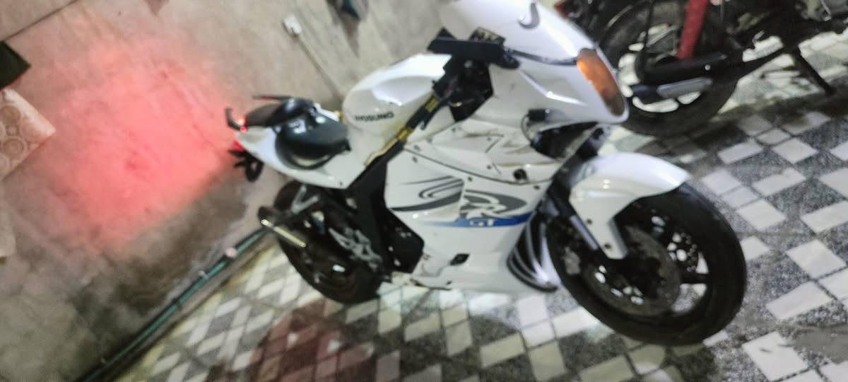 دراجه بطح هايسونك كوري محركVمكينه 250ccنوزل وليس كابريتر.
اوراقها موجوده يعني تترقم ورقة الكمرك هم موجوده مكينه مكفوله عقل مالتها لبلادي مملعوب بي 
صالنصه رياضي صوت مرعب باتري جديد دراجه حلوه مشيها حلو بس ينرادلها ترتيب مثلا الكفرات مشخطه شوفت عينكم وقمجي كلج يحتاج تبديل موجود بالكفاح وسعره ميوصل ال10الف ونقص فلتر شوته بس الفلتر لان وصخ وذبيته وماجبتلها دراجه شغاله تجي تفحص جيب فيتر وياك .
السعر 1850 بيها مجال حك الجيه 
عنواني بغداد زعفرانيه 
***********
فدوه ميعجبك السعر لتعلق 🌹🤍
