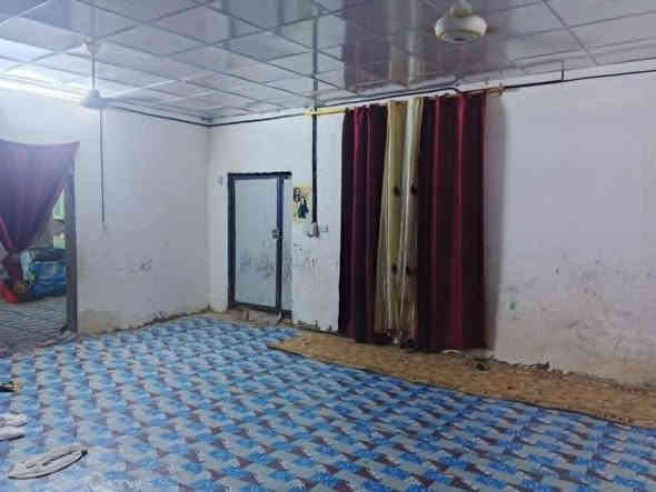 سلام عليكم بيت البيع الرميثه 
حي الصادق  قرب جامع ال هجام مساحه ٤٠٠ متر زراعي بي إقرار محكمه بي ٤ غرف صاله براني ١٠ في ٤ مطبخ مقرنص بلباب حمامات داخلي وخارجي السعر👈 خاص 👉*********** واتساب أو اتصال
