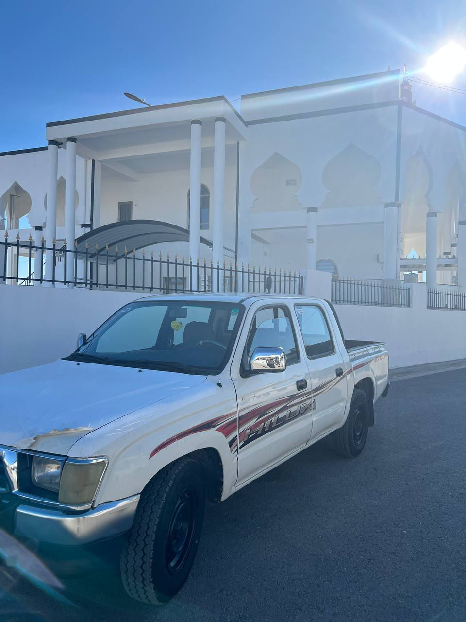 ‌ السَّلَاْمُ ‌‌عَلَیْکُم‌ ‌وَ ‌‌رَحْمَةُ‌‌ اللّٰهِ‌ وَ ‌‌بَرَکَاْتُه‌
تویتای یابانی مۆدیل 2000
گێڕ و مەکینە و ئەکسل و تقەو ڕەقەی بەشەرت 
چوار تایەی لۆک لەژێرایە دەژبوڵ بەرگە دەرگا بەجوانی ماوەتەوە
ڕەقەم و سەنەوی هەزەی تازەیە بەناوی خۆمانەوەیە ڕەقەم هەولێر 
سەقفو شانی بەشەرت بێ بۆیاخ بۆنیدو ڕوی لای سایەق بۆیاخە ڕوی لای سەکن بێ بۆیاخ
شوێن: هەڵبجەی تازە 
بۆزانیاری زێاتر تەلەفون بکە
***********
