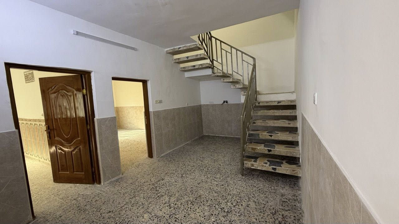 دار للبيع طابو ملك صرف للبيع في منطقه بغداد / المعالف - المساحة 100 متر مربع  واجهة 10 نزال 10 / مربع هادئ جدا ترميم حديث 2025 الدار صب مسلح

يحتوي في الطابق الاول على صالة مع غرفه نوم مع مطبخ مع حولي مع خدمات

ويحتوي في الطابق الثاني على غرفه نوم عدد 3 غرفه مع بلكونه مع خدمات

ويحتوي في الطابق الثالث على يبتونه وسطح شتايكر البيت باسم شخص واحد وجاهز من كل شي وفارغ جاهز للسكن التعامل مع صاحب العقار مباشرا 

للاستفسار خاص او وأتساب ***********
