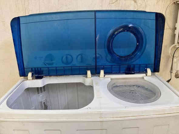 غراض بيت للبيع بسعر مناسب بسبب الانتقال
مبردات ايراني برفاب ماطورات اصلية واتر بم غطاس ثنين مبردات
3.ميز طعام مع 4 كراسي 
4.مزهريات مع ورد عدد 4 تباع معآ
5.كراسي اطفال عدد ثنين ازرق و وردي
6.جزامة احذية 
7.رفوف خشب اصلي MDF عدد 24
تباع مفرد او كاملة
"ملاحظة الصورة مجرد مثال على المنتج والقطع الباقية من الرفوف نفس فكرة الصورة
8.سلات ورد
كاوية شعر اصلية درجة حرارة 500
10.تخم خشب اصلي ماليزي قوي جدا درجة اولى 7 مقاعد مع البردة
'الثلاث مقاعد الباقية لم تصور لكنها موجودة. 
11.فلتر ماء ارو اصلي شرط الفحص مع فلاتر تصفية للبيع مع دبة خزن الماء
12.غسالة فورس أصلية 18 كيلو تغسل حتة بطانيات درجة اولى
13.ميز مع مجرات 5
14.مفرغة هواء تعمل وبحالة ممتازة
15.ديكور رفوف ثلاثي احمر
16.كرسي حلاقة عدد واحد
17.شسوار شعر اصلي
18.جهاز شمع مع عود
19.ديكور عودان اذن
20.مكواة شعر اصلية للكرياتين تعمل بدرجة حرارة عالية 750c.
21.قراصات شعر
22.مروحة هواء تعمل وممتازة
23.صوبة متحركة تعمل 
24.خلاط الماني اصلي
25.باب حديد
الاسعار مناسبة وقابلة للتفاوض
للتواصل عن الاسعار او التفاصيل عبر الرقم الاتي *********** وبي واتساب او ارسال طلب صداقة والتواصل عبر الماسنجر
المكان النجف حي المهندسين
