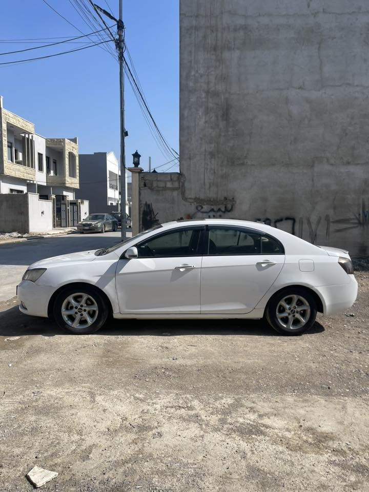 جيلي امكراند ٢٠١٢ رقم نينوى الجديد سياره باسمي كابون بانزين بيها  بدون صبغ  نهائيا  جاملغ  الخلفي فقط معدل ماشيه ١٣٠ الف حقيقي  گير مكينه شرط للاستفسار اتصل عالرقم 
‭٠٧٧٠ ٨٧٩ ٩٠٧٦
