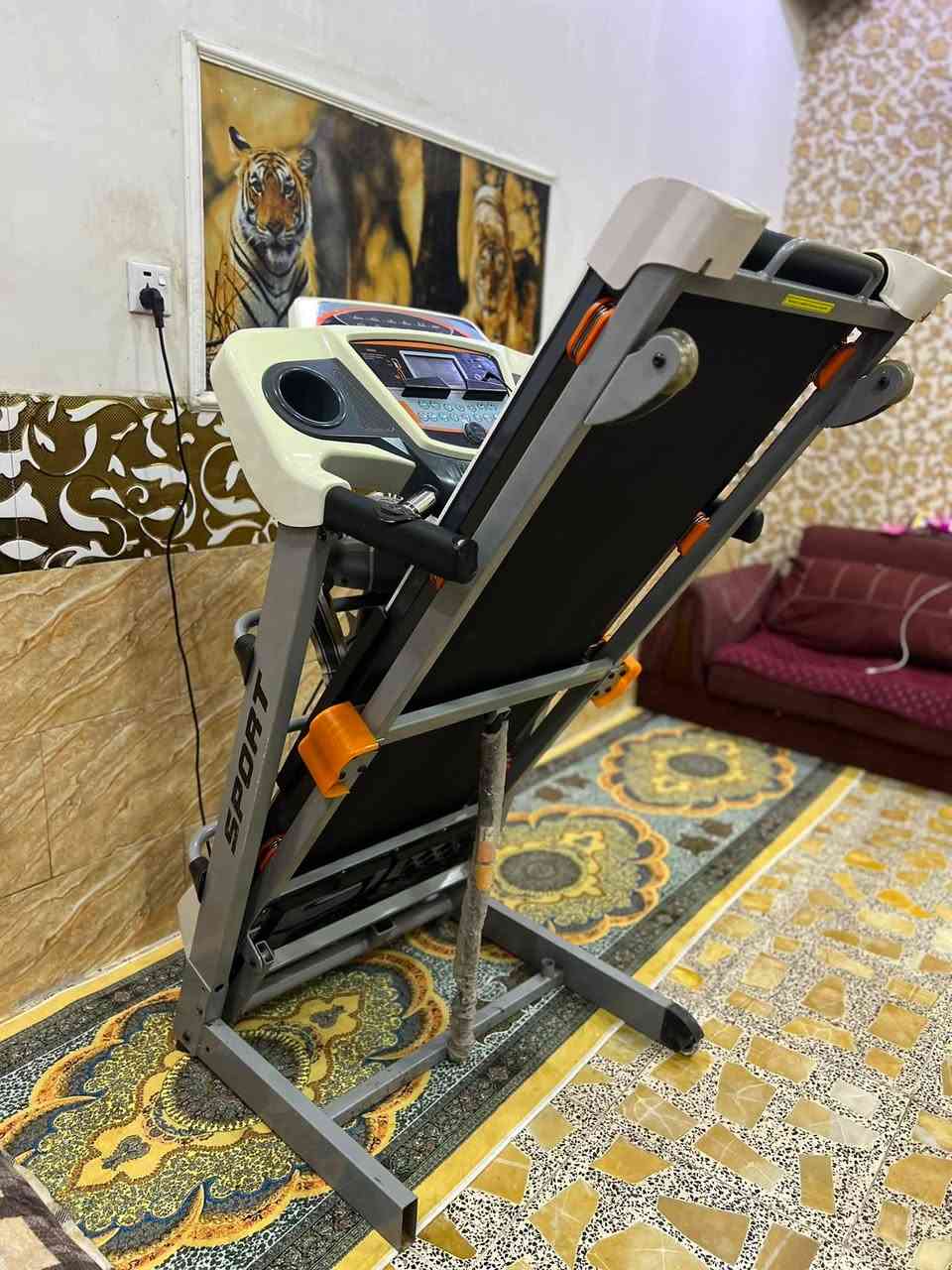 جهاز جري ماركة سبورت جبلي دبل ماطور ماطورين بي شاشه لمس يحمل 150KG سرعه عاليه16.0 بي بلوتوث شاحن موبايل بي بي رجاج تكسير شحوم وشناو بطن شاشه تعد وقت سعرات حراريه قياس نبضات القلب مسافه مقطوعه بي مفتاح امان شناو بطن جهاز يطبك ومياخد مساحه سعره 300  بغداد يوجد توصيل محافظات ***********
