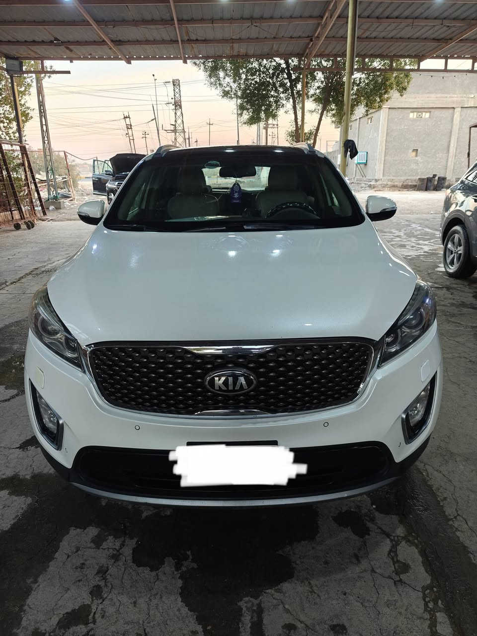*KIA SORENTO 2016*
*كيا سورينتو 2016* 
🚨للبيع
🔶رقم جديد انجليزي بإسمي
🔶 اللون ابيض صدفي
🔶 العداد 115 الف كم  قابلة للزيادة
🔶 حجم المحرك 3.3 (6 سلندر)
🔶 دفع رباعي *AWD* 
🔶السيارة مكفولة كفالة عامة من الضربة و الصبغ
🔶 السيارة كاملة من كلشي وعليها ادامة مستمرة و تخم تايرات جديدة 
🚨 المواصفات:
🔶 بصمة تشغيل
🔶 اشارة ترحيب + مرايات سلايد
🔶 ابواب بصمة
🔶 شاشة و كاميرا خلفية
🔶 حساسات امامية وخلفية
🔶 مرشات غسل لايتات
🔶 فتحة سقف كبيرة 
🔶 كشنات جلد تحكم كهربائي + تدفئة وتبريد
🔶 سايد بريك ( *AUTO HOLD* ) 
🔶 مانع انزلاق + *ABS*
🔶 ويل كروم
🔶 تبريد امامي وخلفي
🔶 جنطة فتح وسد اوتوماتيك
🔶 حساس جنطة للبصمة فتح اوتوماتيك
🔶 7 راكب
🔶 تحكم ستيرن كامل
🔶 3 أنظمة قيادة ( *SPORT, ECHO, REGULAR* )
السيارة للبيع فقط
 *للإستفسار:*
0770 918 7440
اتصال او واتساب فقط
