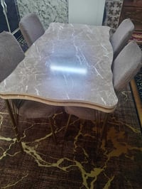 ألسلام عليكم  متاح ميز طعام ويا اربع كراسي  07519708761