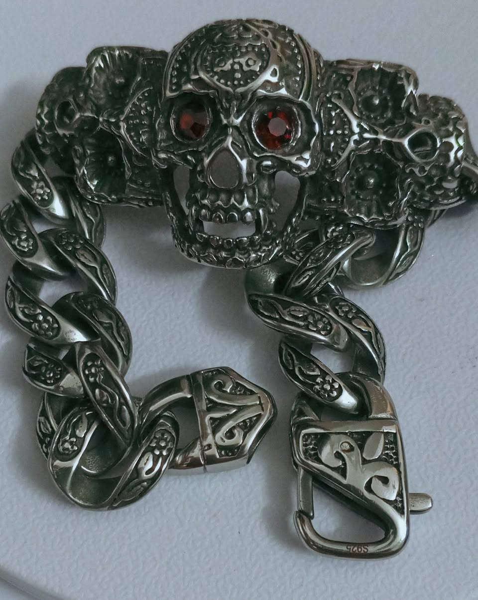 سوار فضه استريلني مختوم 925 ب50 الف بغداد الدورة 
***********
