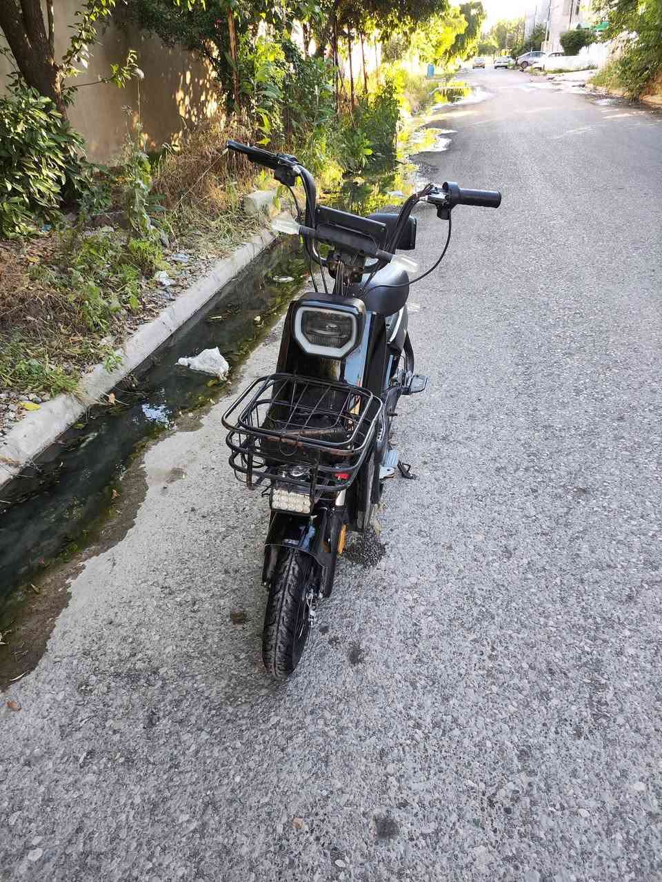 ماطور حجم 14
خمس بطاريات كبار
أربعة نظيفات واحد هابط
الماطور نضيف عوزو بطاريه ويده مال اصطاب  الخلفي
السعر 125 وبي مجال
للاستفسار 
*********** ويوجد واتساب
