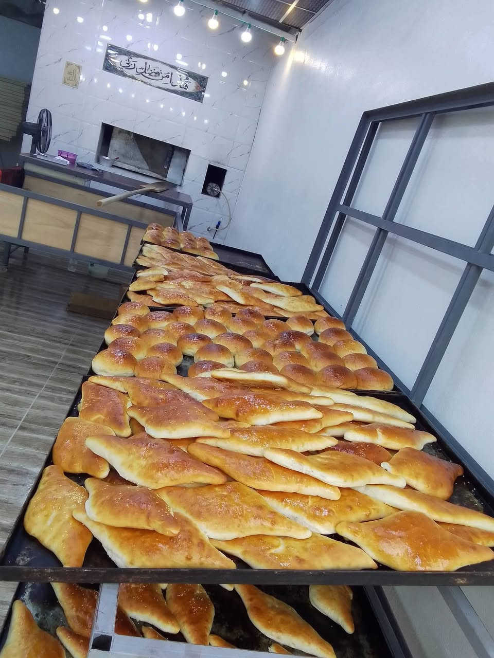 تم اعاده نشر بسبب وعود الكاذبه
فرن للبيع موقع اصلاح الزراعي
مع ملحقات كامله عجانه وفرن مال توماتيك ودزكه طاوليات 
وعربين ثنين مبخره 
الفرن يشتغل 180لي 200
تومتيك يشتغل عربنه ونص 
ايجار محل 300
سعر الفرن كامل 45وبي مجال 
تواصل عل ارقام 
***********
‏‪+964 776 467 6312‬‏
