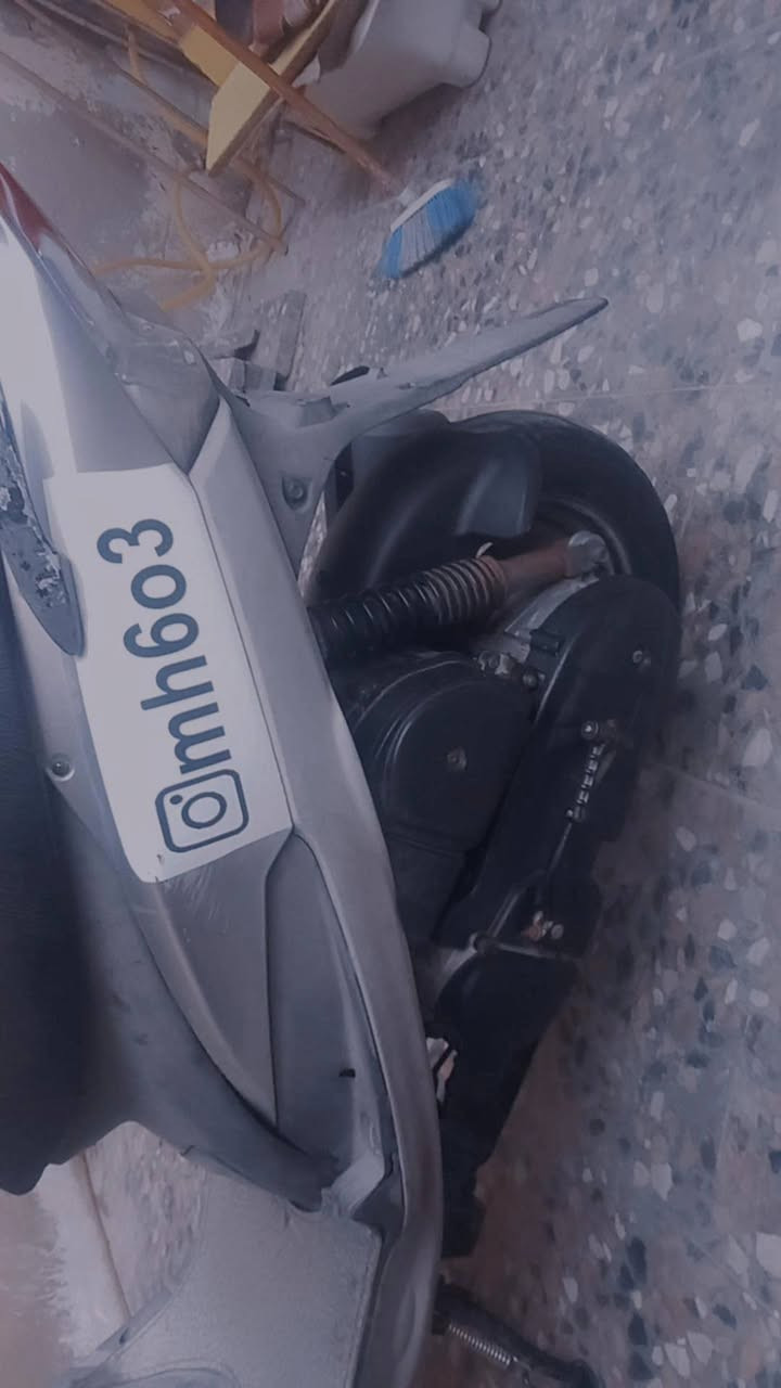 السلام عليكم دراجه منغولي دراجه حلوه وخير من الله  دراجه معوزه بس باتري شغاله هندر سعر ٤٥٠ وبيه مجال حك جيه 
***********
