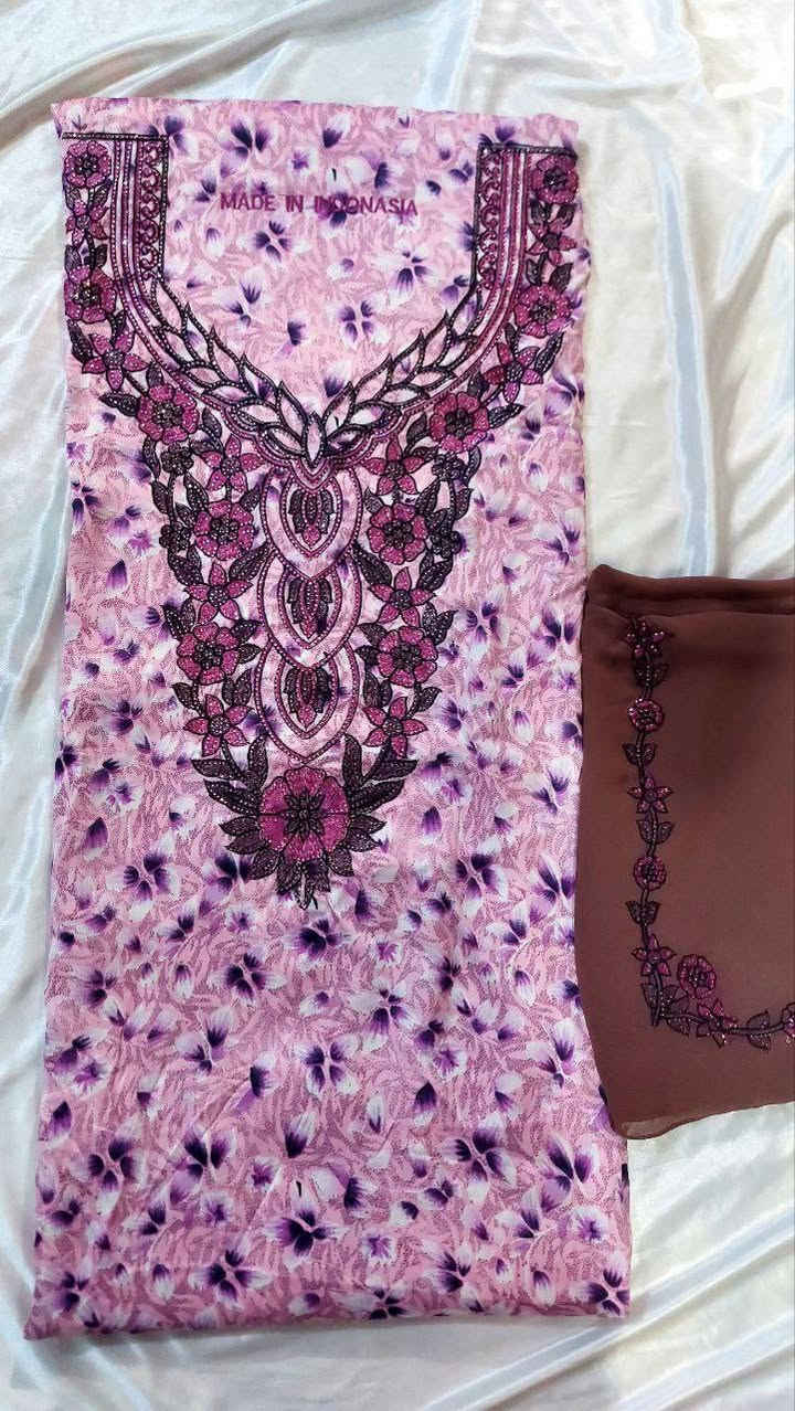 مخور حرير اندنوسي 
غير  مخيط 
قطعه فقط ٤متر مع شال
سعر 30 مع التوصيل اخر 4 قطع


**إذا كنت صاحب هذا الإعلان وتريد حذفه لأي سبب، رجاءا أرسل رسالة إلى الدعم الفني**