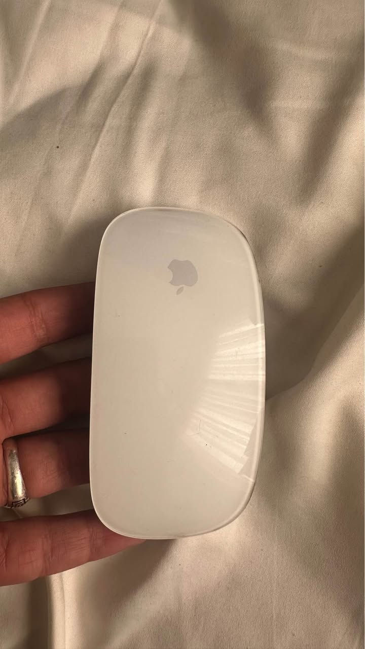 ماوس ابل Apple Magic Mouse من الجيل الثاني،

سعره 70 الف وبي مجال للشراي

الي يريده يتفضل واتس

*********** بغداد, العراق
