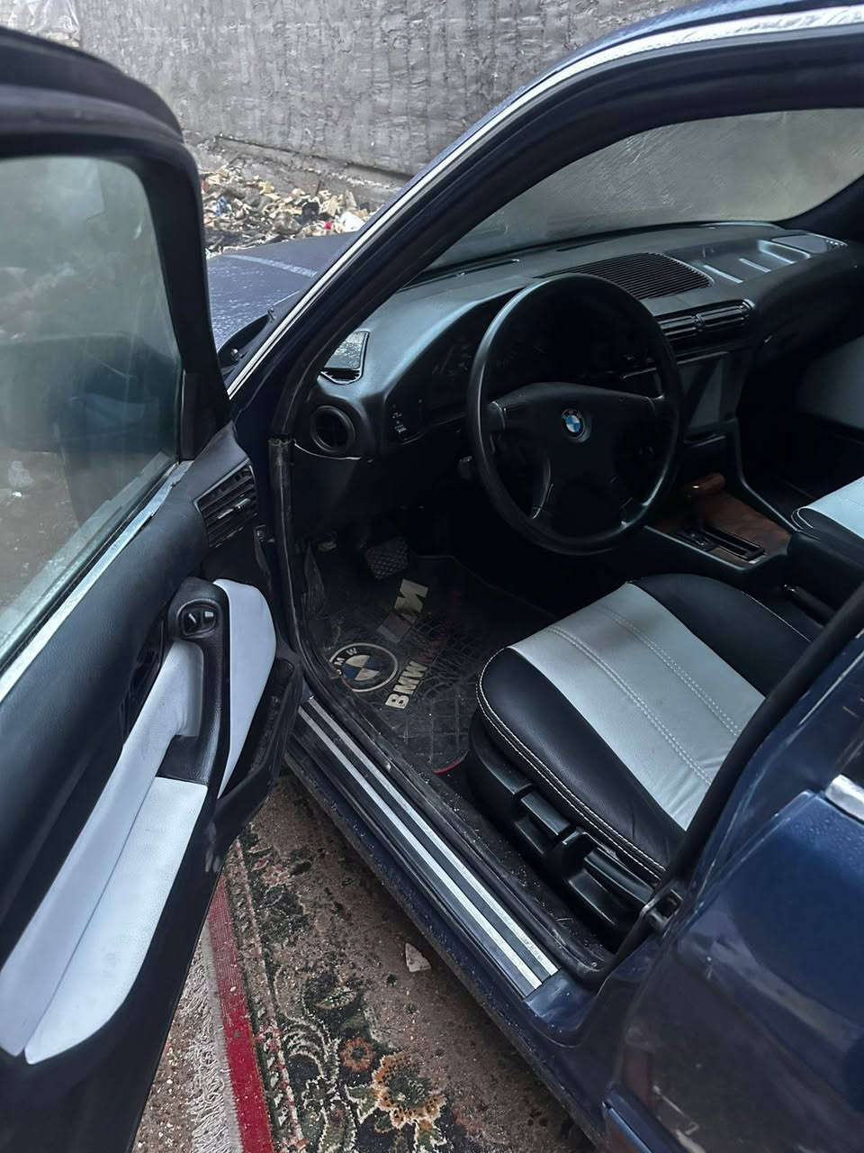 سلام عليكم اخواني
بي ام حجم 525
مكينه مفتوح وكير خير من الله 
تخم تاير كهربائيات كامله 
موديل 90 رقم بغداد نكليزي 
السياره خير من الله مصبوغه لجماليه من غير ضربه 
سعرها 50 وبيها مجال قليل 
مكاني بغداد الحسينيه مال راشديه 
رقمي *********** / ***********
