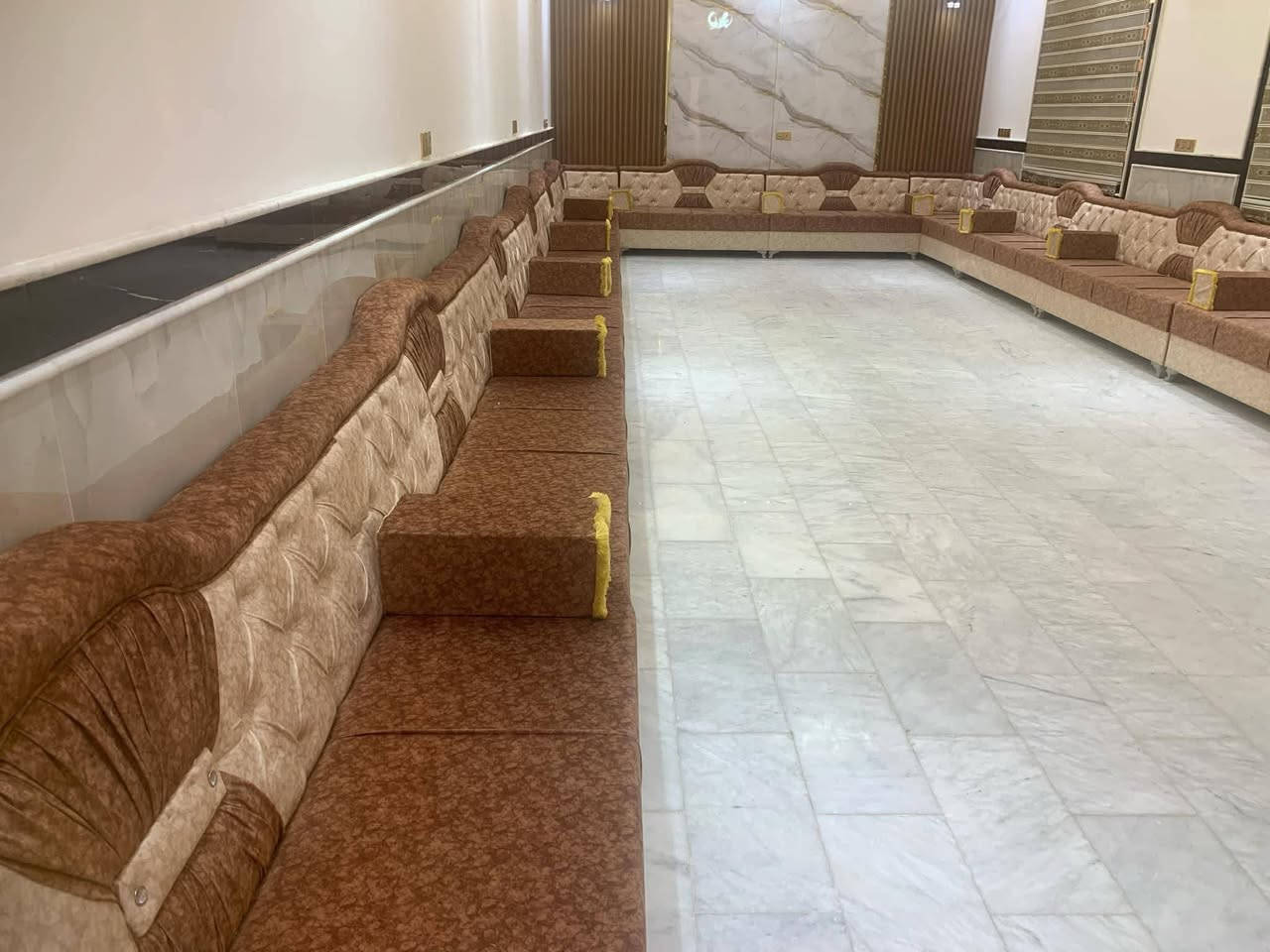 معمل علاء العزاوي التخم والديوان شغل تفصال درجه اول خشب  بلوك اسود وسفنج مميز قماش حسب اختيار الزبوان الاستفسار اتصال واتساب ***********العنوان مفرق السده مقبل حي البكر قرب مخبز بغداد شارع السيد ابراهيم يوجد قسط وتجديد التخم القديم
