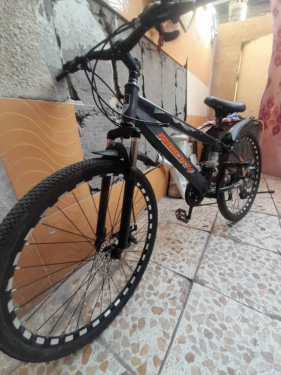 جديد استخدام قليل فتحته من الكارتون
ويل الخلفي بي عواج ماعرف شنو سببه بس اعتقد يتعدل بسيط يعني خلي سعرك وبالعافية مكاني مدينة الصدر  ..
*********** علي 
متواجد واتساب وخاص
