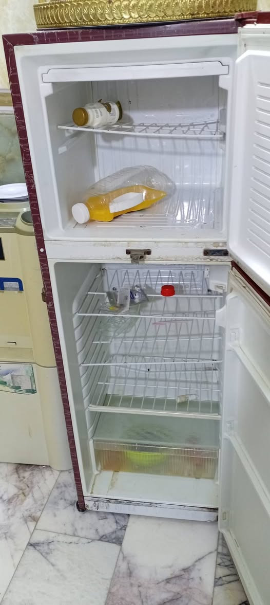 ثلاجه شغاله مامصلحه ابد حجم 12 البيع سعر 150بيه مجال ثلاجه مال بيت شخط مابيه مكان بغداد بل كماليه اتصال *********** براد هم البيع
