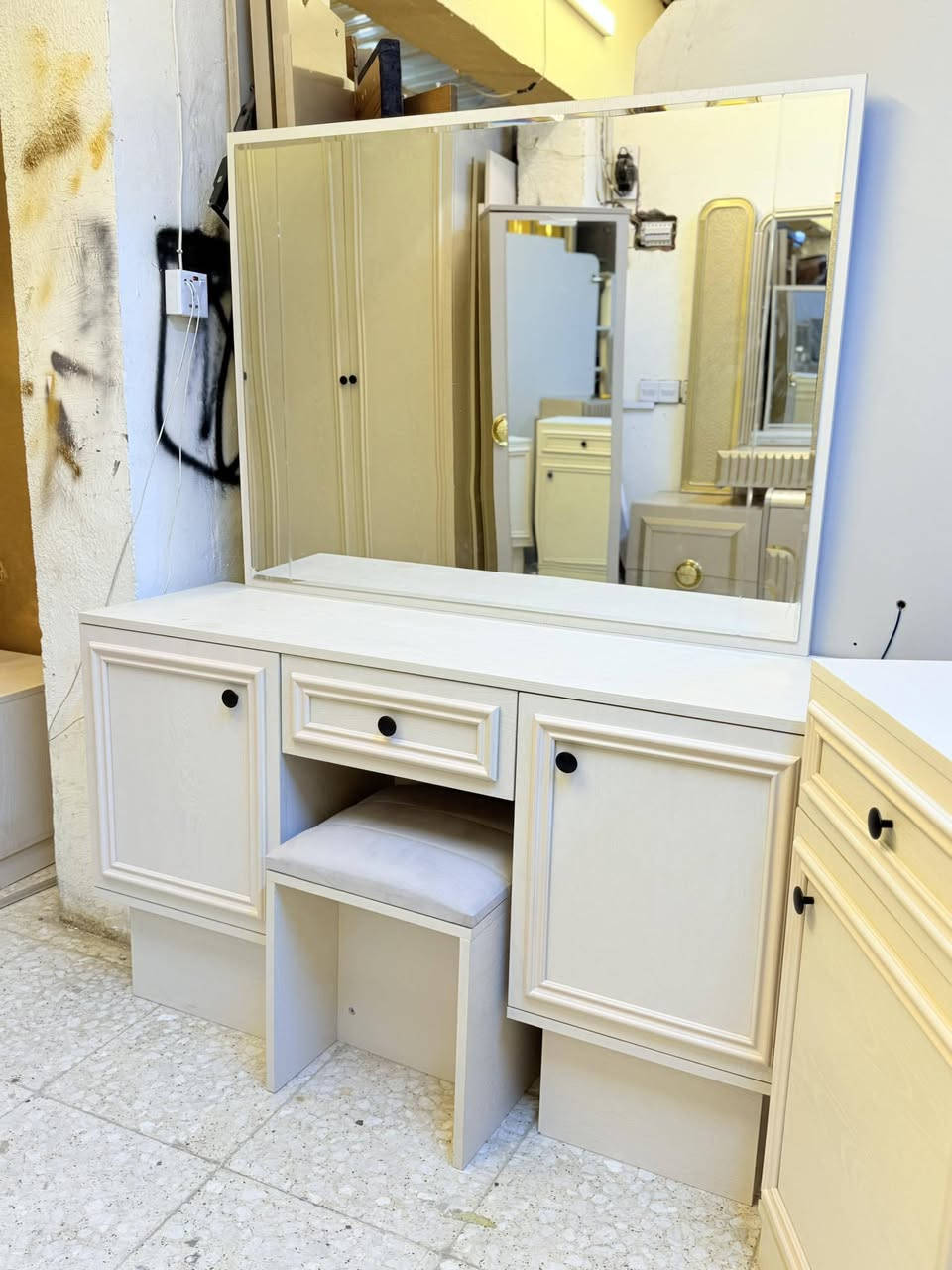 غرفة تركي
التوصيل والشد داخل بغداد مجاناً
يوجد توصيل محافظات بكروة حجز وت   ***********🌼🌼🌼
