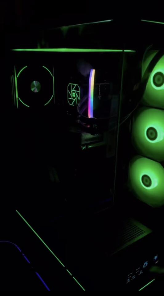 السلام عليكم pc اثنين للبيع
pc1 
cpu:core i5 14400f
case: darkfalsh dy450 pro mid tower  black
motherboard: Gigabyte B760M H D5
GPu:asus dual 4070 super 12gb oc black
RAm:DDR5 CORSAir vengeance 2x8gb 5200 mhz black
storage:lexar nm620 1TB gen 3
power supply:fsp HP2 800w bronze
cooler:Aqua Elite 360 v3 liquid cooler black
mointer : msi 27 MAG 27Qf 180Hz
2k Ips 0.5 ms
ups: GETX 2000va(12-12*12)
وياهة هدية ماوس كلوريس 
هدية سماعة لوجتك 
هدية كيبورد ريد دراكون ميكانيك
pc 2 
cpu : intel core i5 12400f
case:galaxe Revolution -01ATA-4FAn-black 4 fans
motherboard:H610m-g msi Pro
GPU:RTX 3060 12 gb galax
memory :Ram black wolf 2x8 16gb 3200mhz RGB
power supply:xigmatic600w 80+ gold 
storage:ssd 256 gb bsata 
storage :HDD seagate 1TB 7200 Rpm 
cooler:air cooler sama pro


**إذا كنت صاحب هذا الإعلان وتريد حذفه لأي سبب، رجاءا أرسل رسالة إلى الدعم الفني**