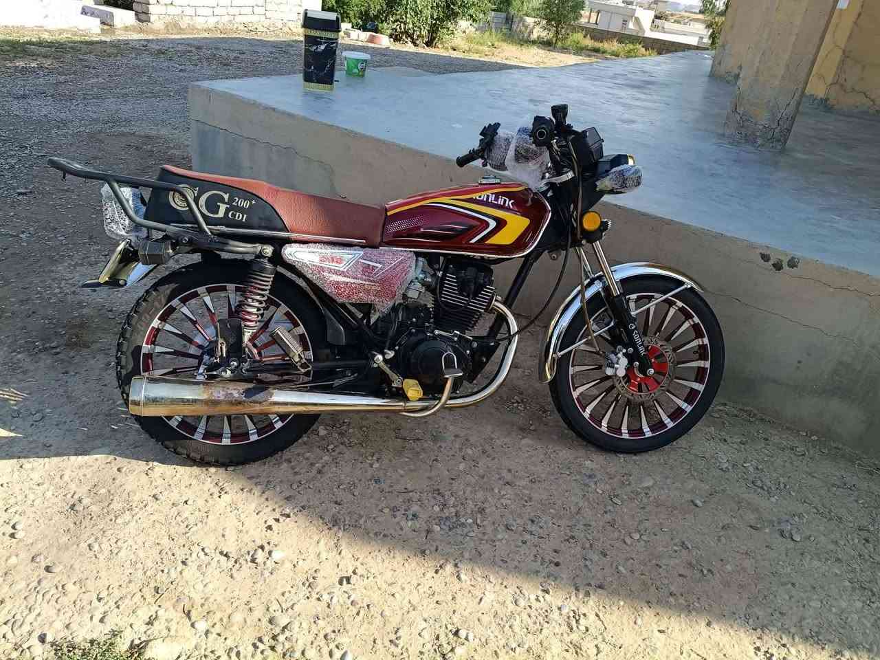 السلام عليكم موطور سيفان خمسه گير سلف كلو شغال من الطارف لطارف شرط محرك 200 cc شلعه ومعدل نار 🔥 موديل 24 باب اول شرط محدث 25 كامل حته ال اوياله السعر 575 وبي مجال ***********
