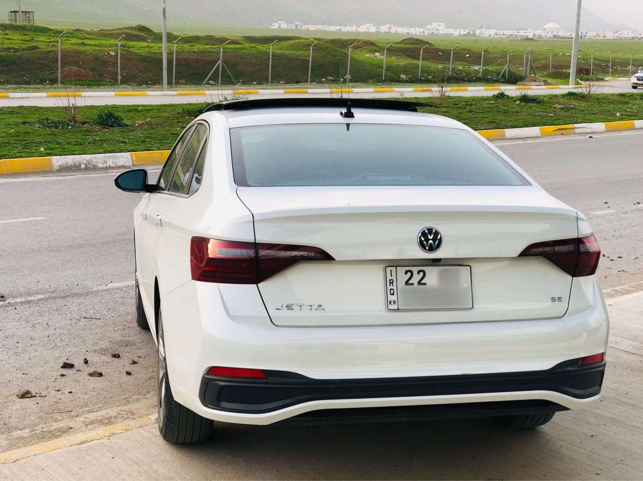 Jetta 2024 Se
جیتەی2024 ی Se
 بۆنیتی بۆیاخە ناوی نەگرتووە
ئێرباگی سوکان و شان سیستەمە
ڕۆیشتن: 27000km
سەنەوی تازەیە تا2031 
بەناوی خۆمە
لۆک و جوانە. 
نرخیشی 180$ وەرەقە و مەجال
***********
*********** رانية, السليمانية
