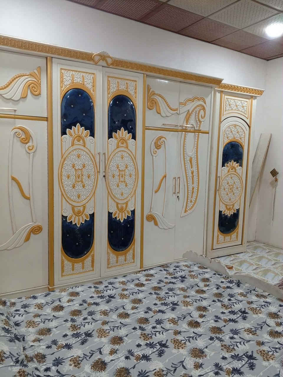 غرفه للبيع السعر 500بيه مجال الرقم ***********
