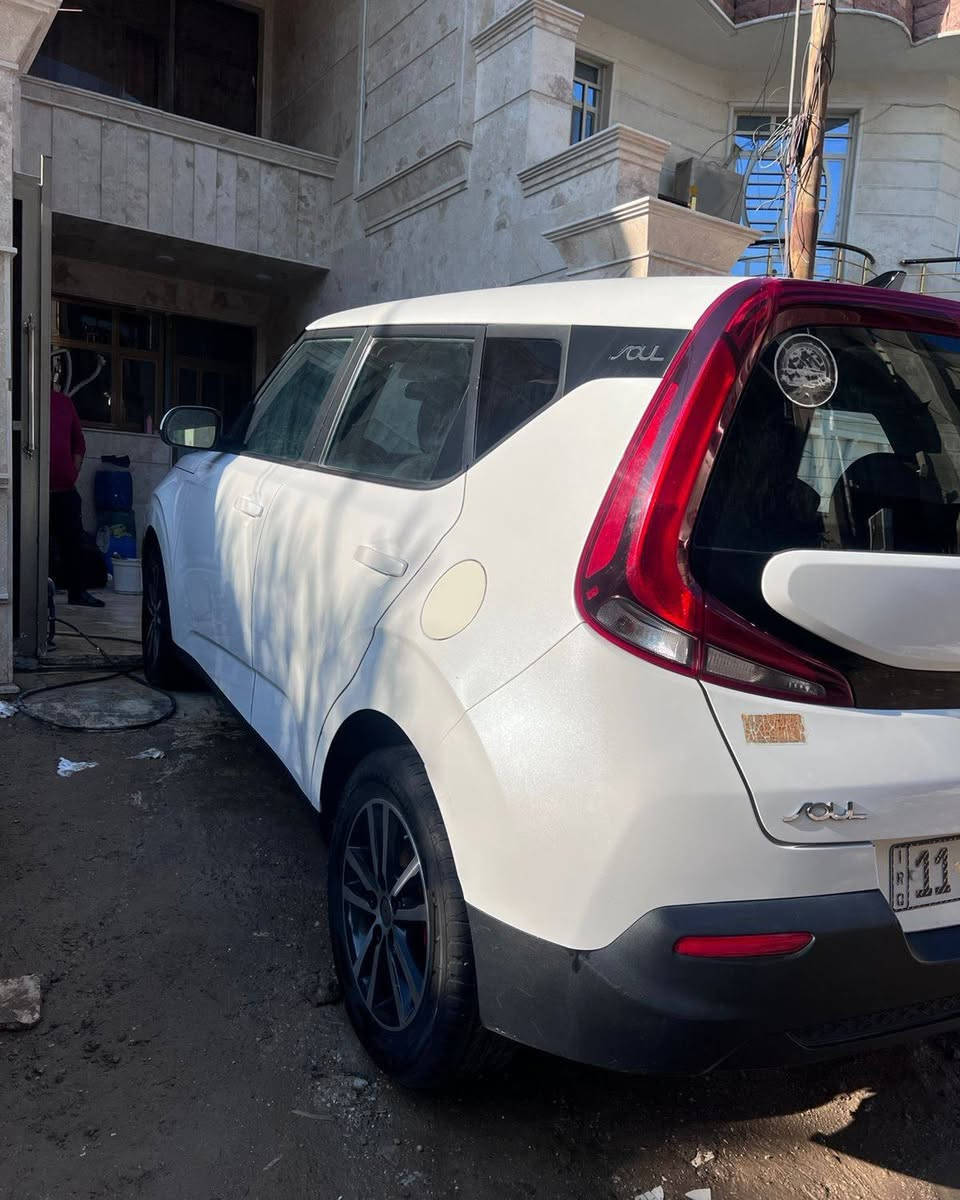 كيه صول موديل 2020
وارد امريكي كلين بدون حادث. بيها بالعراق بابتين نصبغن وجاملغ خلفي يعني ٣ قطع صبغ ليبل واحد  تبريد ثلج ويل كب بلادي شاشه تحكم ستيرن تخم تاير جديد سياره جاهزة كامره دواره محرك 2000 دوش رقم بغداد انكليزي مصفرة وبسمي هزة جديدة السيارة جاهزه وكشرها كدام عينك السعر 137$ مكان السيارة بغداد رقم بي واتساب ***********
