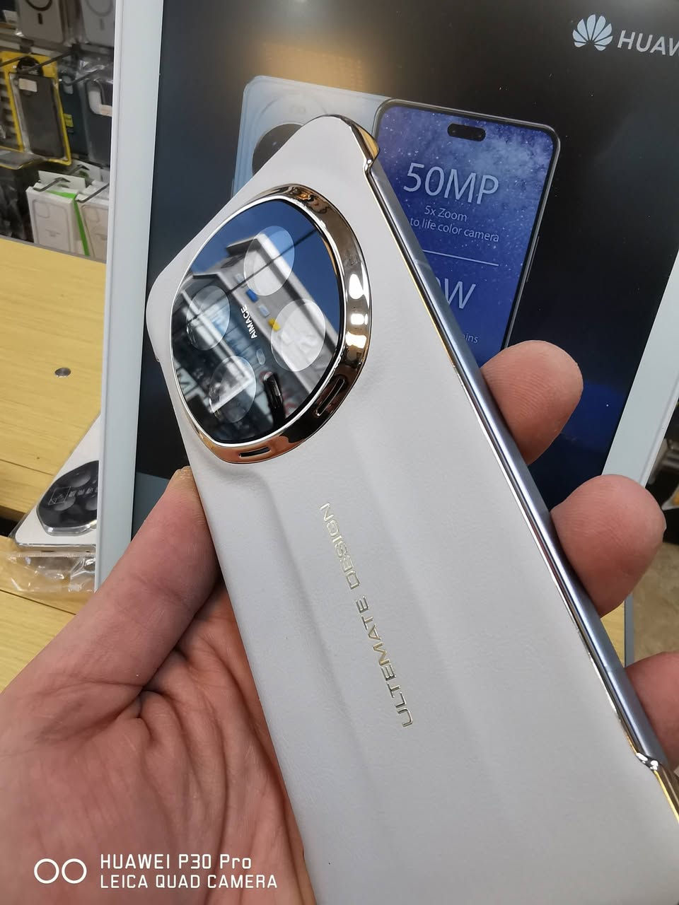 كفر ماركة بورش دزيان تصميم التميت ultimate سلم نحيف
يحتوي على حماية للكامرة امبطن من الداخل بمادة التارتان
توجد خدمة توصيل لكافة المحافظات للإستفسار مراسلة البيج هواوي سنترنجف/Huawei Center NAJAF أو على الرقم وات ساب *********** أو زورونا في موقعنا النجف شارع الغدير فرات من جهة حي الغدير مقابل شركة الريان للصرافة
