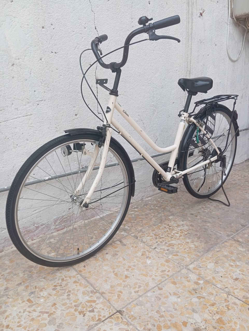 السلام عليكم بايسكل حجم 26 موديل 2021 ياباني نضافه البايسكل 90٪ السعر 100 او بي مجال قليل المكان البياع شارع 20 الاتصال هذه الرقم ***********
