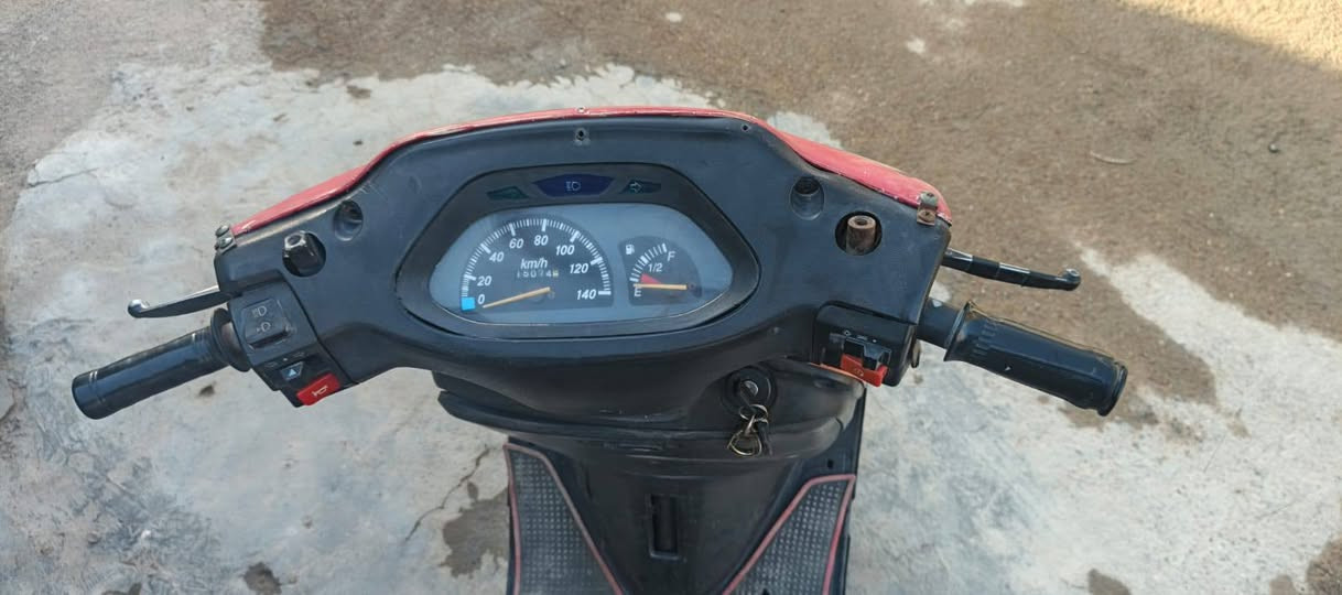 دراجه فضائي المحرك بلادي كهربايات كلها شغاله سلف وهندر شغال السعر ٣٢٥ الف وبيها مجال العنوان الامين الثانيه *********** يم تقاطع الزهور
