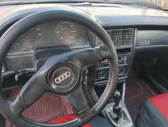 السلام عليكم سياره اودي موديل 91 سنويه ساقطه السعر 25وبيه مجال اتصل ***********
