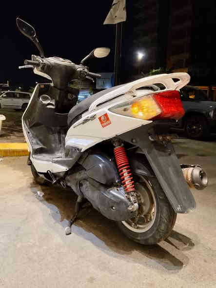 سلام عليكم دراجه سكنس فحل 140 نوزل خطين دراجه بلاديه مكينه برغي ممفتوح بيه دراجه كامله شلعه معدل فول كهربائيات كله شغاله شاشه إلكتروني  كلشي مناقصه دراجه السعر 750 المكان بغداد الكرخ قرب بانزين خانه العلاوي لستفسار ***********
