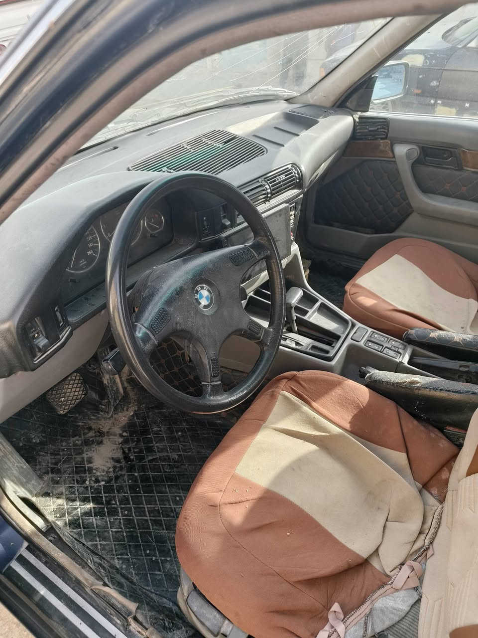 السلام عليكم ورحمه الله وبركاته الرخصه الادمن المحترم بي ام دبليو سياره جاهزه البارحه من الصبغ طلعت الرقم صادر نكليزي السنويه 30اني مكلف بل نشر تصل ع صاحب سياره ***********
