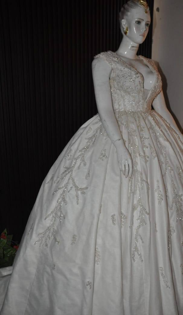 بدلات حنه وعرس بسعر 25الف يوجد توصيل


**إذا كنت صاحب هذا الإعلان وتريد حذفه لأي سبب، رجاءا أرسل رسالة إلى الدعم الفني**