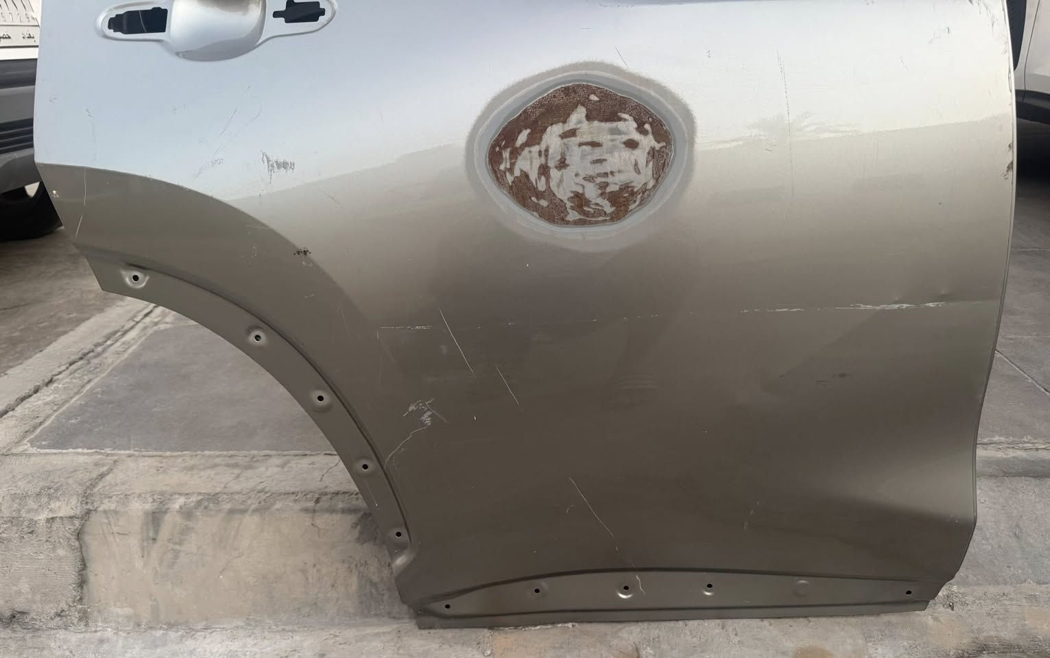 باب لكزس NX يمين خلفي اصلي مختوم
مع نرمادات عدد ٢
بحالة جيدة
نظافة ٩٠٪؜
سبب البيع… عدم الحاجه
غير مصلحة مسبقاً
غير مصبوغة
المكان بغداد - اليرموك
***********
مكالمة او وتس اب
السعر ٥٠٠$

تتطابق مع موديلات لكزز
2022, 2023, 2024, 2025
Lexus Nx 250
Lexus Nx 350
Lexus Nx 350h
Lexus Nx 450h+

Manufacturer:
Lexus door shell
Part Number:
67003-F6010
Replaces:
67003-78040
Positions:
Rear Right
