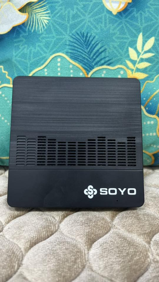 🔥 للبيع Mini PC بحجم صغير 🔥
 مناسب للتصفح
وندوز11

💻 **SOYO M2 Mini PC**
المعالج: Intel Celeron N4000
الرام: 6GB
التخزين: 64GB
كرت الشاشة: Intel UHD Graphics 600

✅ يدعم Wi-Fi و Bluetooth
✅ يدعم تشغيل فيديو 4K
✅ يحتوي على منافذ: HDMI / VGA / USB / LAN
✅ حجمه صغير جداً وبدون صوت (بدون مروحة)
✅ مناسب للدراسة، التصفح، تشغيل الأفلام، والكاشير
 الجهاز نظيف كما بالصور
💰 السعر: 150 وبي مجال


**إذا كنت صاحب هذا الإعلان وتريد حذفه لأي سبب، رجاءا أرسل رسالة إلى الدعم الفني**