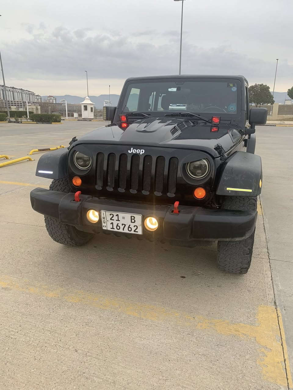 سلام عليكم جيب رانكلر موديل ٢٠١١ كلين داخل العراق صار بيه صبغ باب السكن السيارة جاهزة من كلشي المكان سليمانية الاتصال رقم ***********
