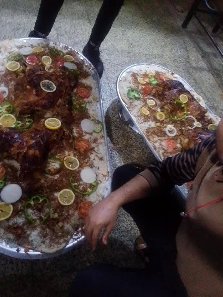 السلام عليكم طباخ شرقي وخلفه مشاوي متفرغ للعمل شغل مضبوط خبرة 8سنوات مشتغل مطاعم سياحية وشعبية ***********
