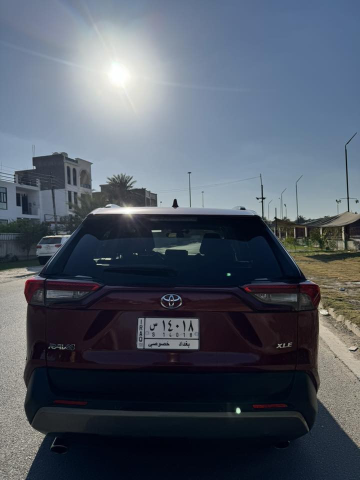راف فور موديل ٢٠٢٢  فئه xle بانزين محرك 2500 وارد امريكي ماشيه ٤٣ الف ميل فقط
حادثها فقط الباب مال الصندوك ومبدل نفس اللون بدون ايرباك وبدون دواخل 
باتري جديد تخم تايرات جديد 
مواصفاتها:
٣ وضعيات قياده Normal, Echo, Sport  
 📍لايتات ليد
📍تدفئه كشنات
📍تدفئه سترين
📍رادارات جانبيه ( نقطه عمياء )
📍رادار امامي (تحديد مسار )
📍اوتو هولد
📍اوتو ستوب
📍دخول ذكي   
📍فتحه سقف سلايد
📍كامره خلفيه
📍داخل بيجي 
📍باب الصندوك كهرباء
📍كشنات كهرباء
📍تبريد قطعتين
📍تحكمات سترين
📍هاند بريك بصمه
📍مثبت سرعه تفاعليAdaptive Cruise Control
 
📌السياره حلوه ونظيفه ومابيها اي نقص بلعافيه ع الياخذها
السعر  ٢٢ الف و ٣٠٠ وبي مجال بسيط
للتواصل واتساب 
***********
