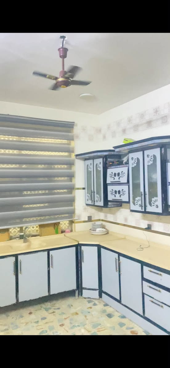 السلام عليكم بيت 🏠
بغداد مدينه الصدر قطاع ٧٥
المساحه ١٤٤ متر 
بناء دراجه أولى حديث ٢٠٢٥
محتويات البيت 
استقبال - حمام خارجي -مطبخ بار -مطبخ حار - حمام داخلي - غرفه نوم - غرفه نوم مع منور خلف الغرفه - صاله كبيره - الطابق الثاني - غرفه نوم عدد ٢ وحمام -سطح استيكر-ملاحظه الغرف الطابق الثاني نقصهم بس كاشي وبيبان 
السعر ٢٢٥ وبي مجال 
الاستفسار : ***********

