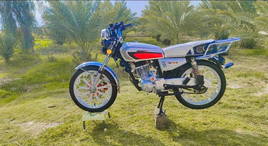 سلام عليكم دراجة للبيع موديل 2024 سونيك 5 كير اوراق اسكنر سلف شغال كهربائيات كامله السعر 650 او بيها مجال للشراي  
***********
