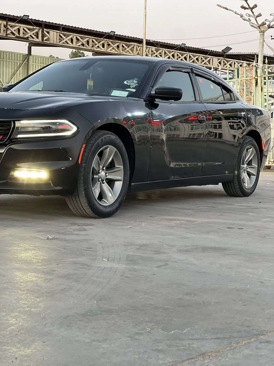 جارجر sxt وارد أمريكي
موديل 2016

ماشيه 190KM
 السياره صبغ عام فقط بدون اي حادث عده جاملغ وبنيد 

تحويل مباشر 

مكينه وكير شرط 

صدر أمامي خلفي وتخم تاير جدد 

تبريد تدفئه شرط 

هزة جديده 

كشن كهرباء 

شاشه وكامرة 

(2) ويل

جاهزه السياره 

للاستفسار ***********/***********

