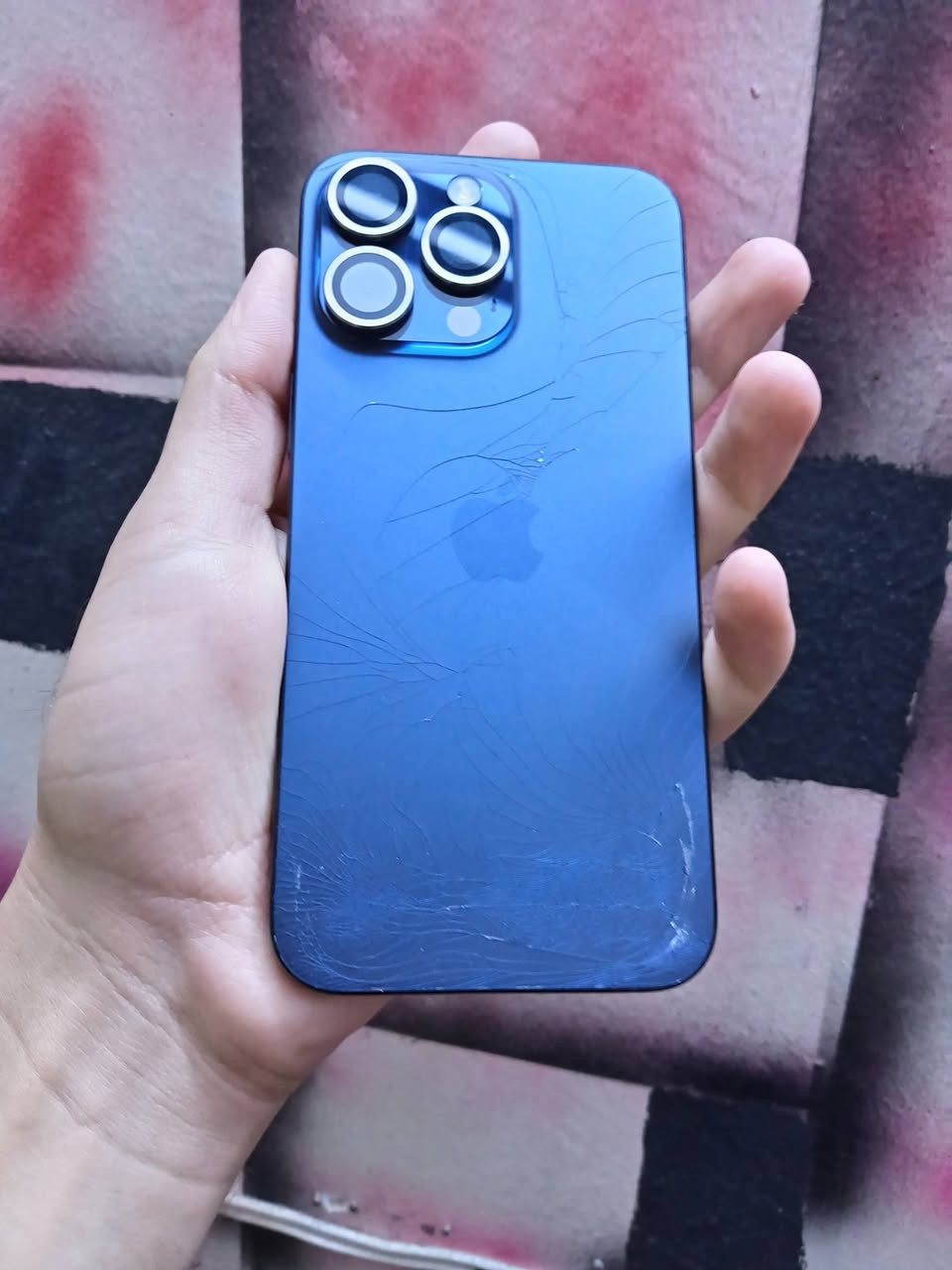 سلام عليكم 15برو ماكس دبل خط ذاكره 256بطاريه 89مكاني بغداد حي أور السعر 850////***********
