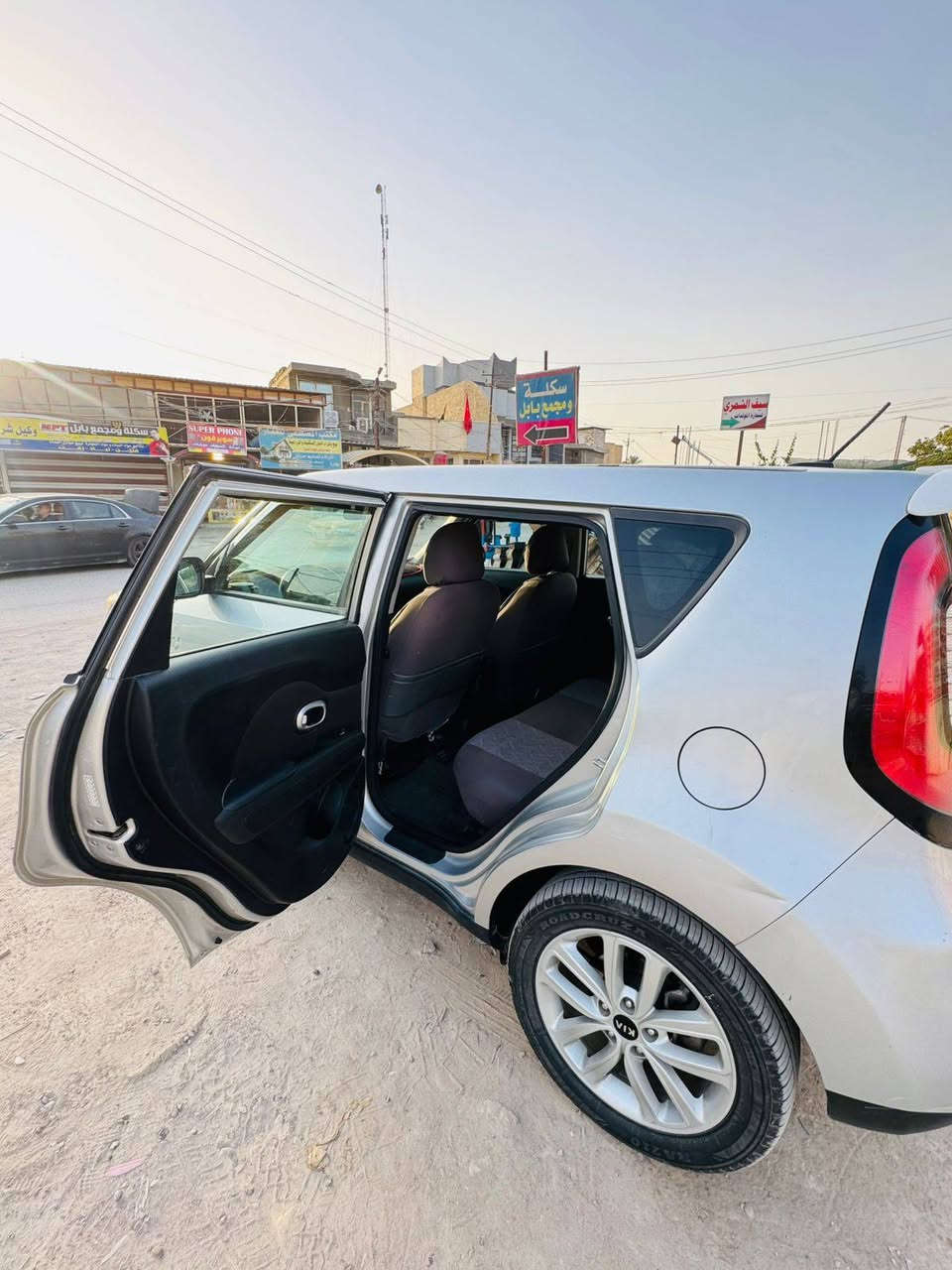 للبيع
سياره صول 2018وارد أمريكي حادثها بنيد وجاملغ 
المكان حله نادر 
السعر 125 وبيها مجال 
رقم ***********
