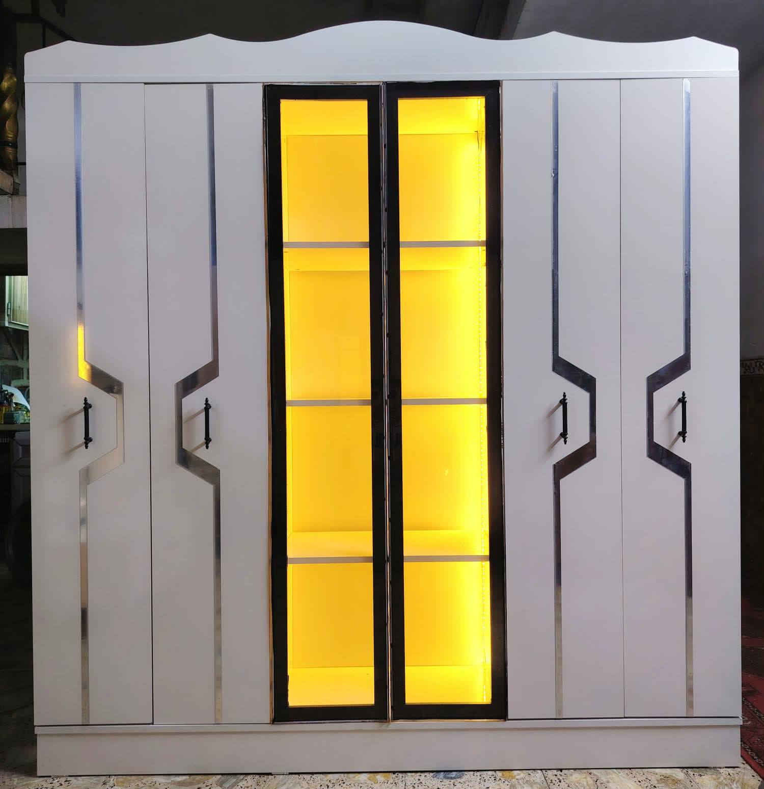 مديل فيروزا نظافه 95% سعرها 600وي الشد والنقل للحجز خاص او واتساب ***********
