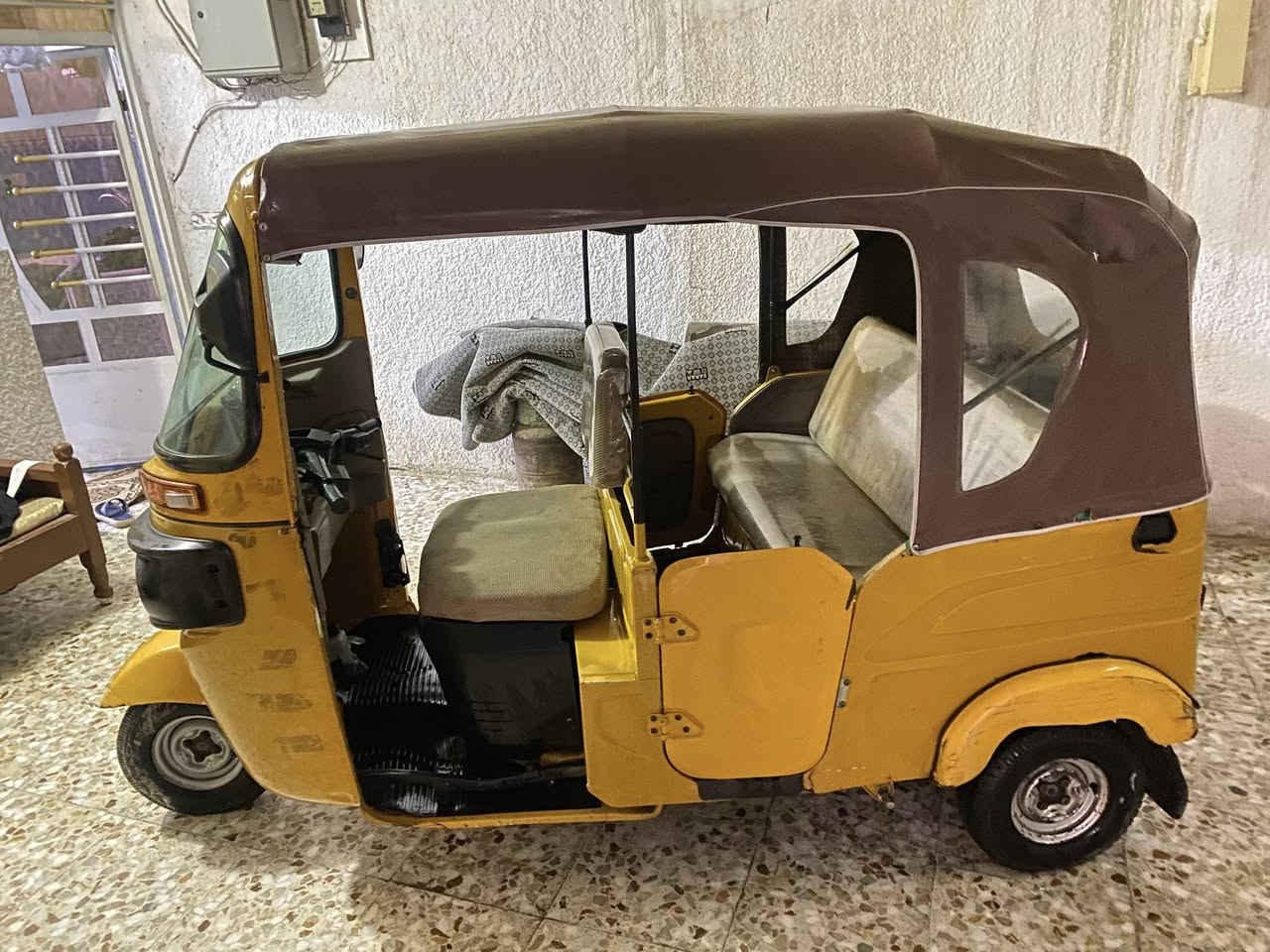 سلام عليكم شباب تكتك لبيع شرط تحويل نفس اليوم كفاله عامه مكينه وكشر بيهه طخه بسيطه جوه بكليت سنويه نكلينزي بس باقي ع لوحات كلشي شغال بيهه بوجهك الشارع موديل ٢١ العنوان مدينه صدر السعر ٧ونص ولمتعجبه يلكه احسن منهه رقم الهاتف ***********
