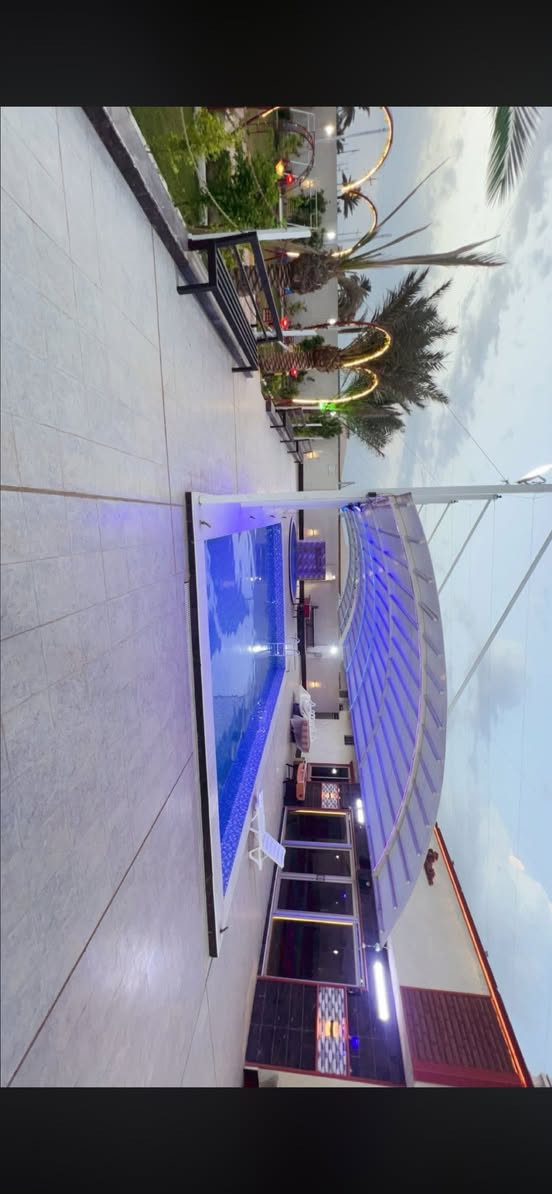 اهلا وسهلا بكم
منتجع كهرمانه بلد
يتوفر حجوزات ايام العيد الفطر المبارك
يحتوي هذه منتجع 
غرفتين نوم مكيفه ❄️ 
وصاله كبيره
مطبخ كامل من مستلزمات 🍽️🍴
يحتوي على صحيات داخليه وخارحيه
مسبح للكبار 🏊‍♀️
مسبح للصغار🏊‍♀️
تحتوي على بليارد +منضده +فيشه 2🎱🏓
حدائق2 كبيره 🪴
العاب للكبار 🎢
العاب للصغار
يوجد ماء حلو 🚰
انترنيت فول مجاني 
كهرباء ٢٤ ساعه
كراج داخلي للسيارات
للتواصل والحجز عل ارقام تاليه 
***********
***********
