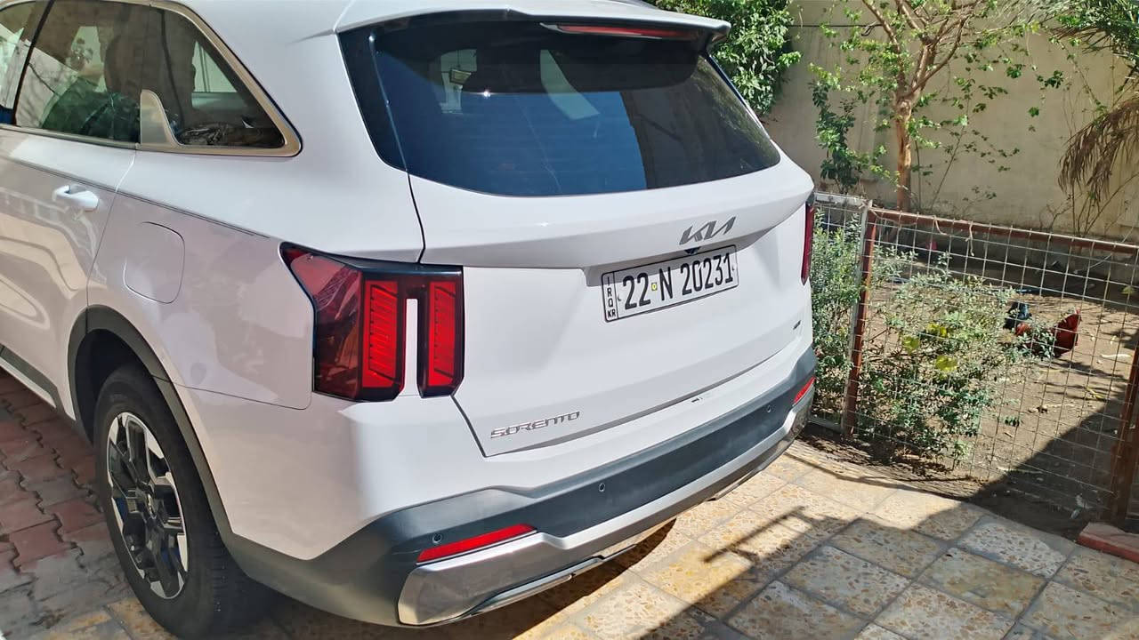 سورنتو وأرد امريكي موديل ٢٥ سياره كلش جديده مواصفات حلوه بانوراما داخل جلد تدفئه بل كشن وبيها اهواي مواصفات حادثها جاملغ وبنيد  بدون دواخل السياره 7 راكب مكينه ٤ سلندر ماشيه ١٩ عارضها ٢٧٠مكاني اعظميه او شارع حيفا ***********
