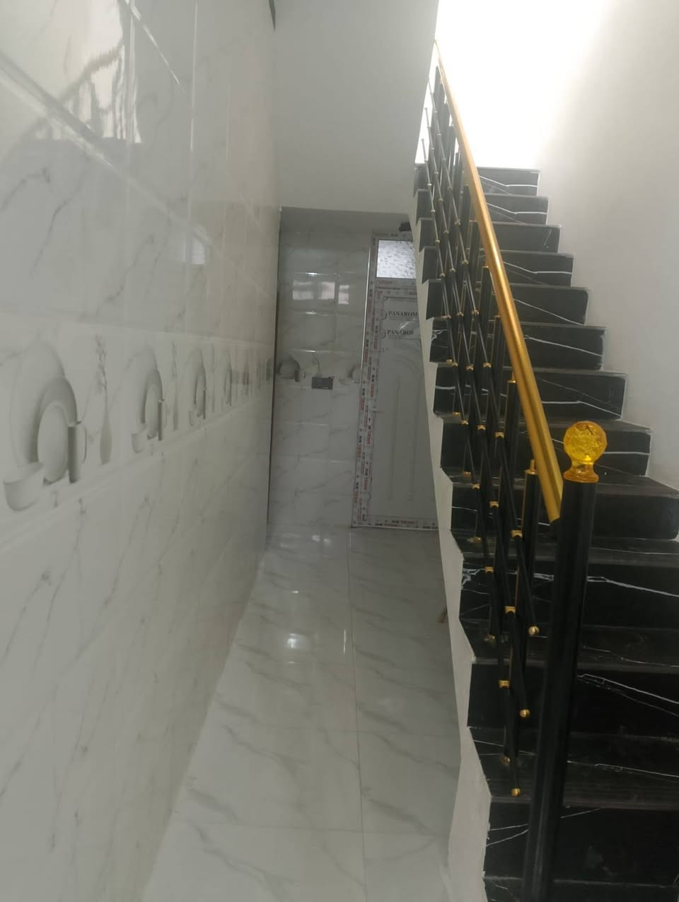 #دار_للبيع_للبيع
الموقع حي الانتصار شارع 60 مقابل مول تبارك
مساحه 110 متر
الدار متكون غرفتين نوم وهول ومطبخ واستقبال وصحيات وبيتونه
سند طابو الزهور شرط التحويل ملك صرف
بناء حديث
السعر 68 وبي مجال
للتوصل والاستفسار
***********
***********
